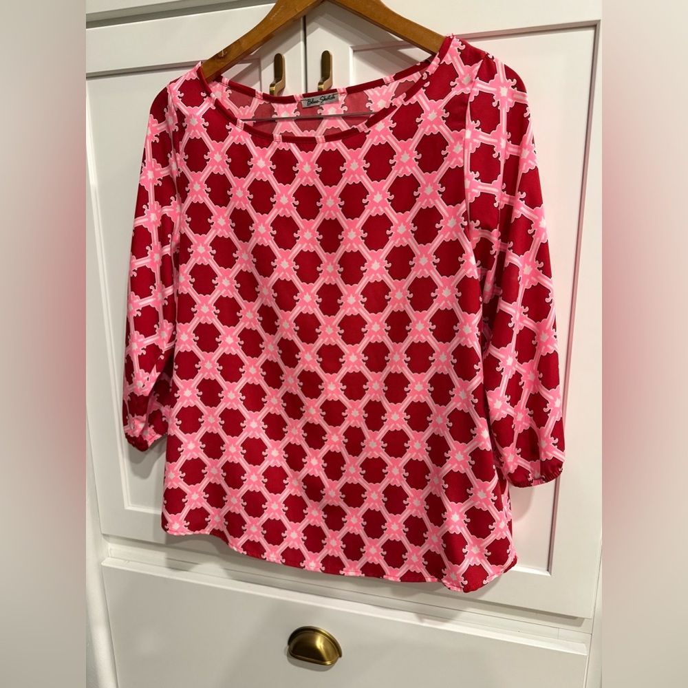 Vintage Blue Sketch Size Med Elegant Pink and Red Geometric Blouse